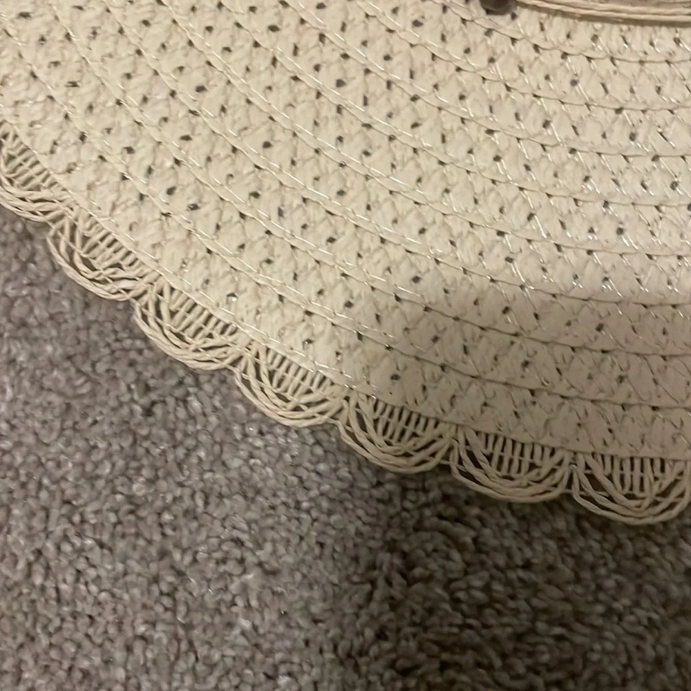 New cream sun scalloped cottage style beach hat